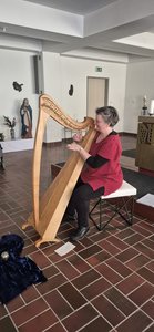 Maerchenerzaehlerin_mit_Harfe__6